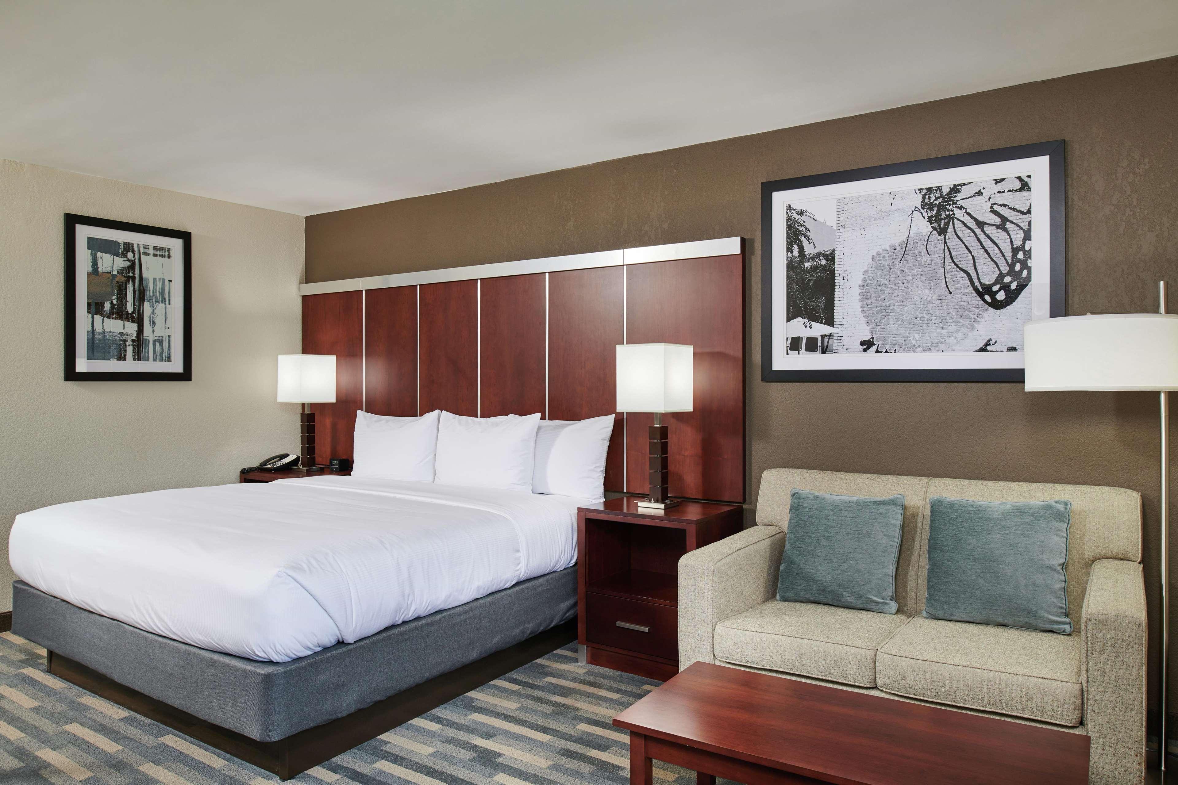 Doubletree By Hilton Raleigh Crabtree Valley Exterior foto
